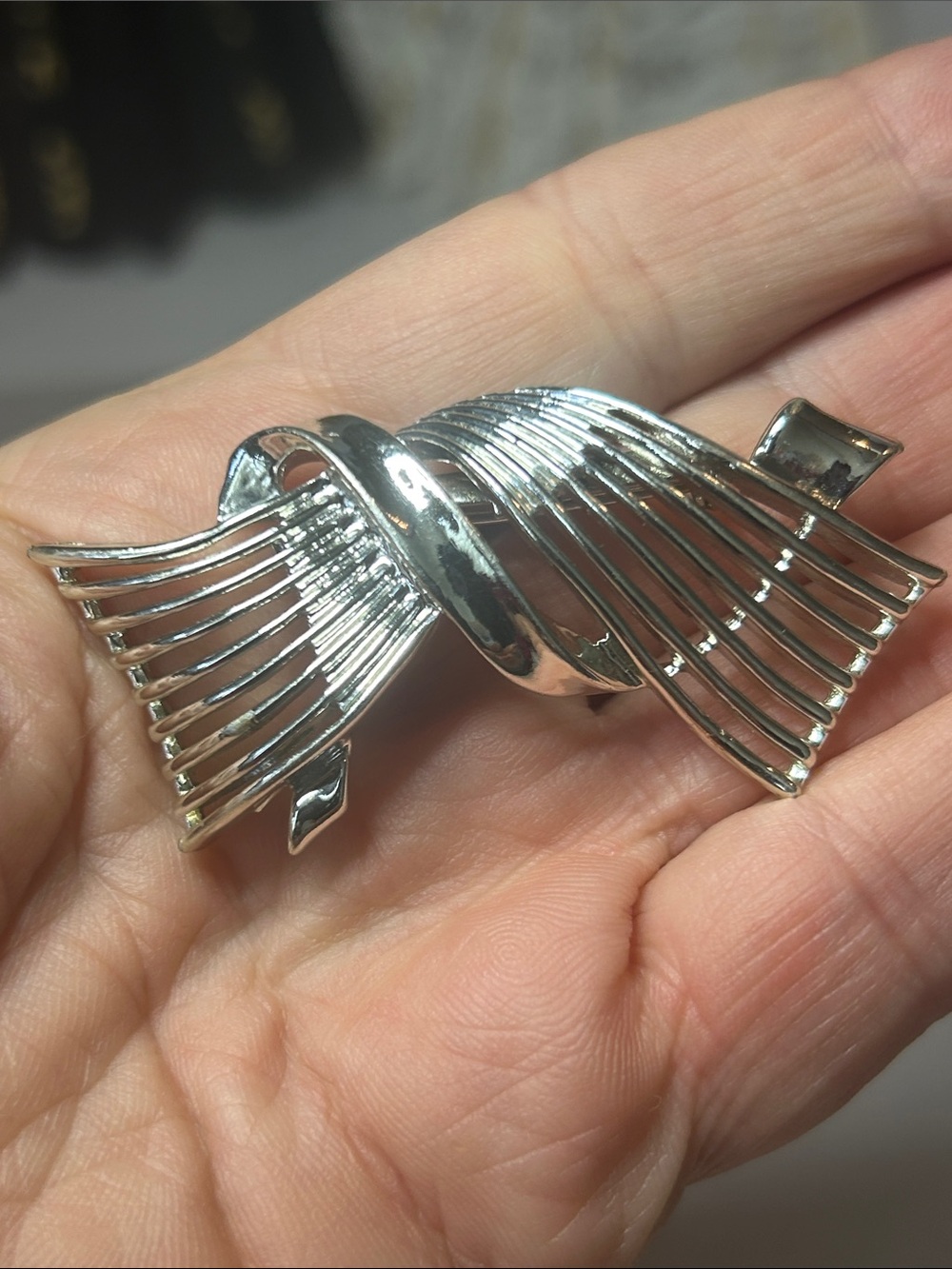 Silver Tone Sculptural Ribbon Brooch - Shiny Metallic Pin